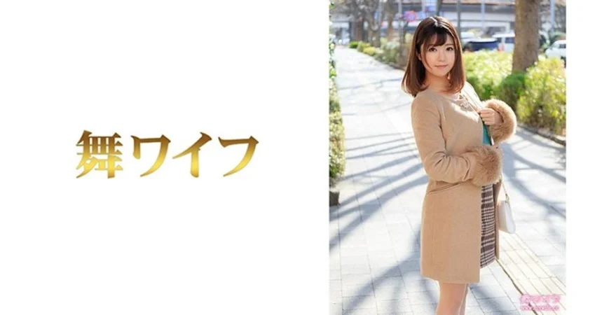 近所のプリ尻奥さん達のむっちり黒パンストパンチラ！見られてるのわかってて興奮してるむっつりスケベ